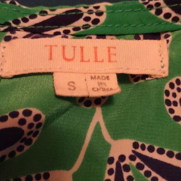 Tulle Women's size S green white navy leaf pattern top‎ zip back yoke keyhole - Picture 4 of 8